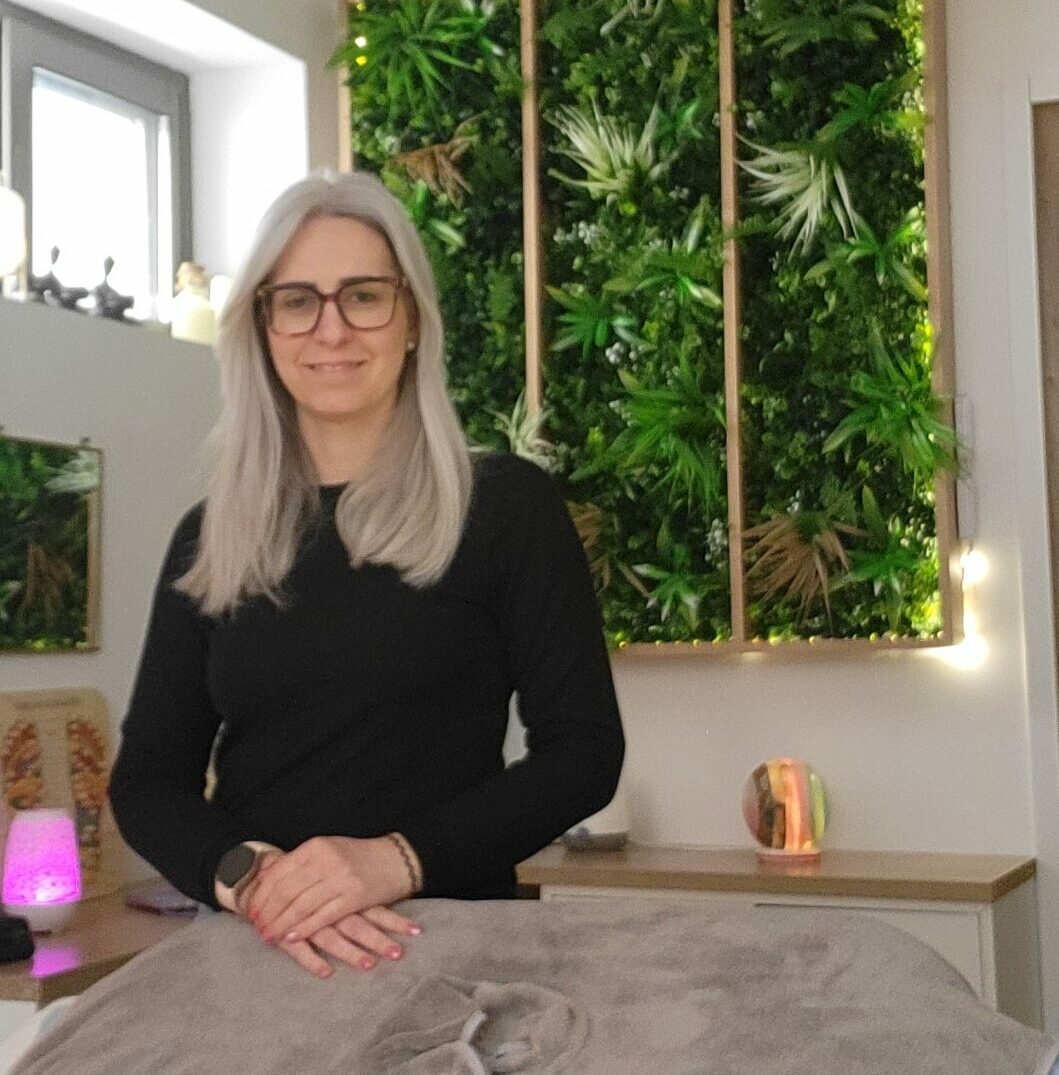 Marina Monédière dans son cabinet